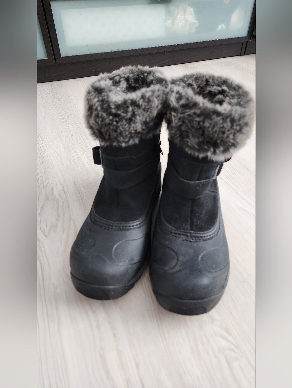 The North Face Chilkat III Womens Waterproof Winter Snow Boots Faux Fur 8.5
